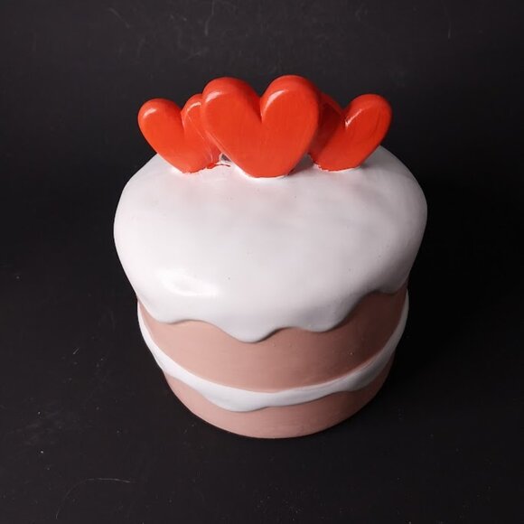 Target Bullseye Playground: Ceramic Cake and Cupcake Decor - Picture 6 of 7